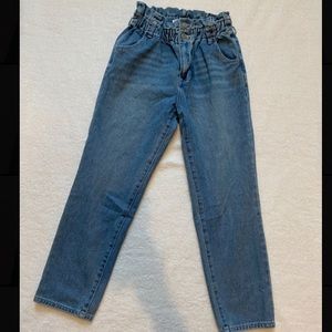 PacSun ruffle waist medium wash mom jeans, size 26